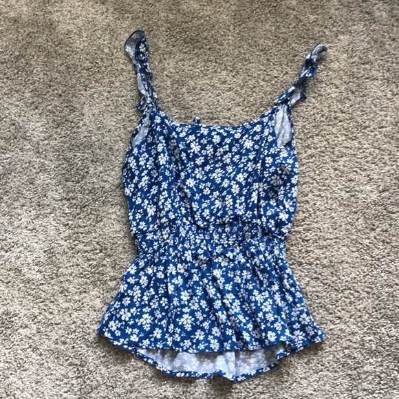 🎉 HOST PICK 🎉 Blue Floral Tank Top - Picture 6 of 6